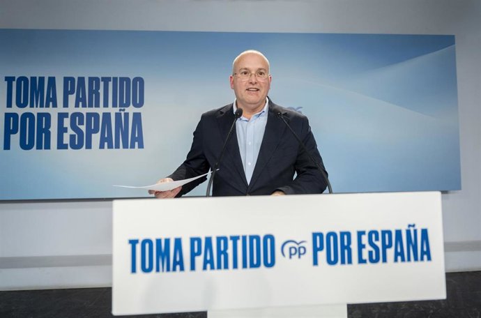 Archivo - El secretario general del PP, Miguel Tellado, ofrece declaraciones a la prensa durante el seguimiento de la noche electoral con motivo de las elecciones autonómicas en Extremadura, en la sede nacional del Partido Popular, a 21 de diciembre de 20