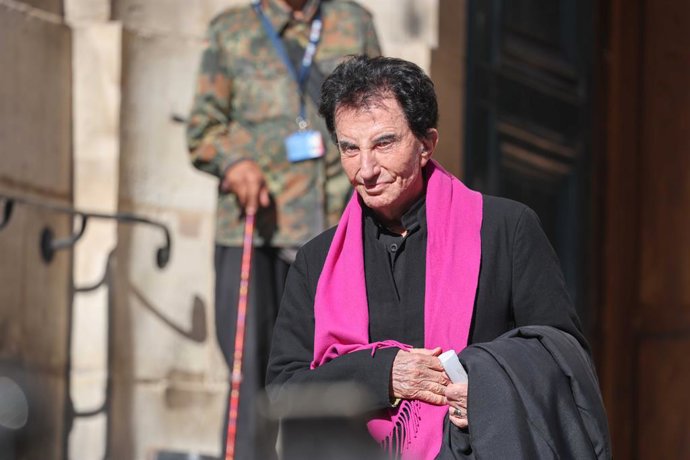 Archivo - Arquivo - 30 de setembro de 2025, Paris, França, FRANÇA: Paris, França, 30 de setembro de 2025 - Funeral da comediante Claudia CARDINALE na igreja Saint Roch - Aqui, na saída, Jack LANG