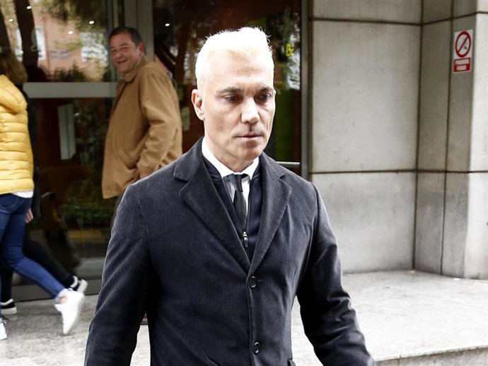 Archivo - FAMILIARES Y AMIGOS LLORAN LA PÉRDIDA DE PALOMA CELA  Javier Ramírez / Europa Press