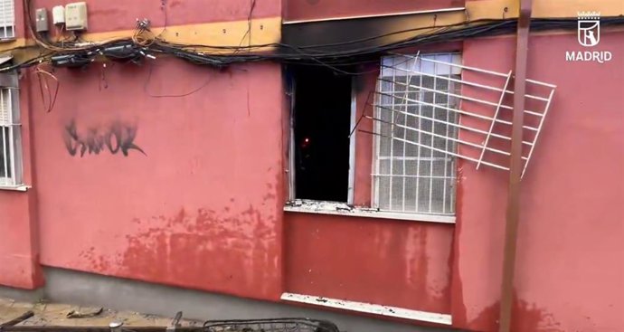 Un incendio en una casa en Latina deja dos vecinos afectados graves por inhalación de humo
