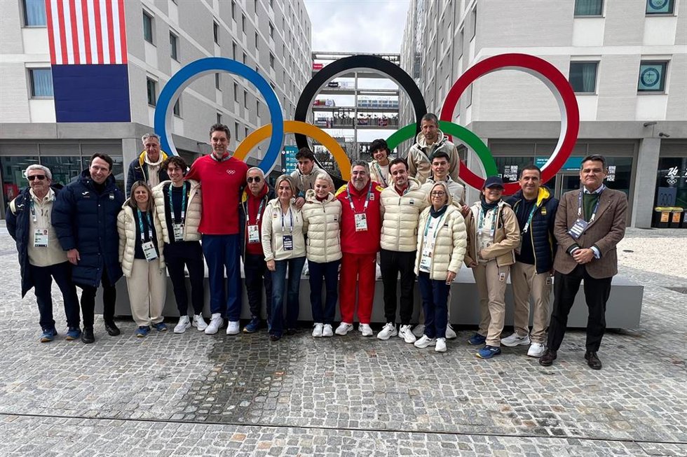 La ministra Milagros Tolón visita a los deportistas españoles en la Villa Olímpica de Milán.
