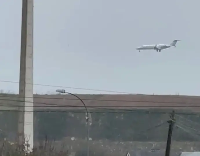 Vuelo privado aterrizando de emergencia