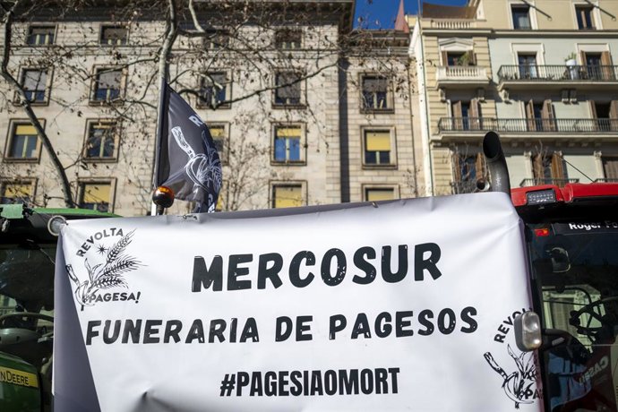 Varios tractores ante la Conselleria el sábado