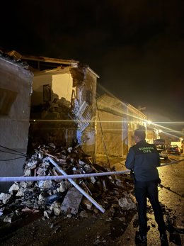 Imagem da casa destruída.