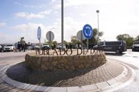 Construyen un dique de contención para evitar que el agua del río Guadalete invada el Poblado de Doña Blanca (Cádiz)