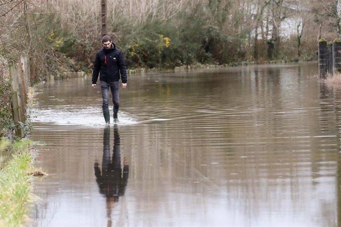 La localidad de Begonte (Lugo) anegada por el agua tras el desbordamiento del río Miño durante la borrasca que afecta a Galicia, a 27 de enero de 2026, en Begonte, Lugo, Galicia (España). 