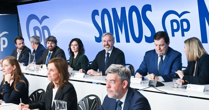 El presidente del Partido Popular, Alberto Núñez Feijóo, preside la reunión de la Junta Directiva Nacional del partido