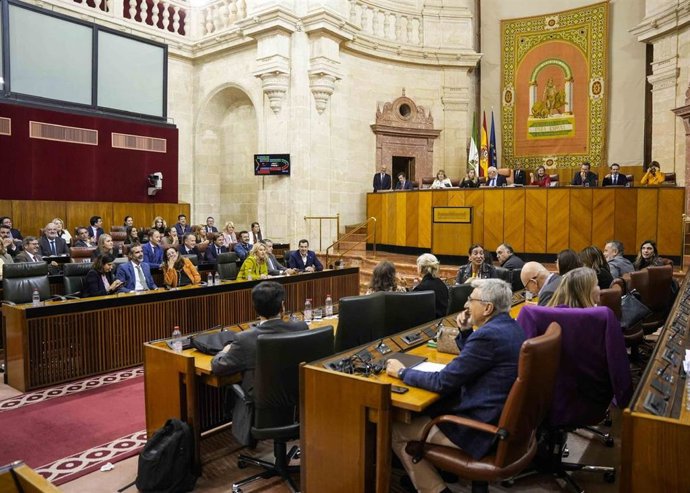 Archivo - Imagen de archivo del Pleno del Parlamento de Andalucía.
