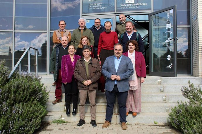 Los Grupos de Desarrollo Rural Antequera, Axarquía, Sierra Norte de Málaga, Valle del Guadalhorce, Sierra de las Nieves y Serranía de Ronda y Guadalteba que han participado en una reunión de coordinación con la Asociación de Desarrollo Rural de Andalucía