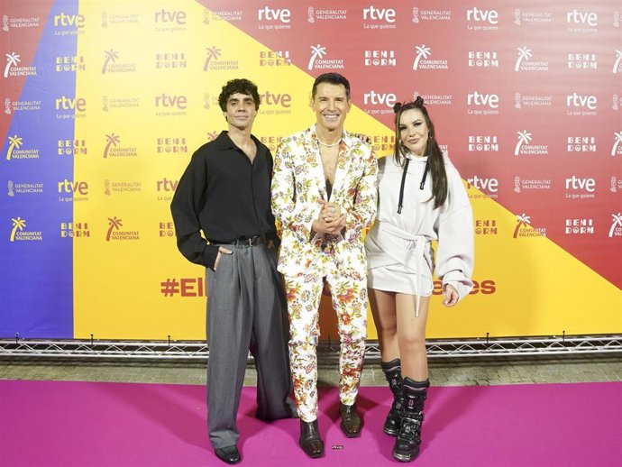 (I-D) Los Presentadores Javier Ambrossi, Jesús Vázquez E Inés Hernand Durante La Bienvenida Al Benidorm Fest 2026, En El Centro Cultural De Benidorm, A 7 De Febrero De 2026. Roberto Plaza / Europa Press