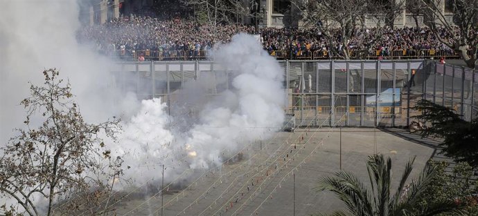 Archivo - Primera Mascletà De 2019 A Cargo De La Pirotecnia Peñarroja De La Vall D'uixó