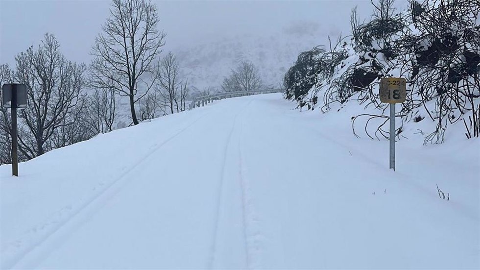 Carretera cortada por la nieve en la provincia de Cáceres