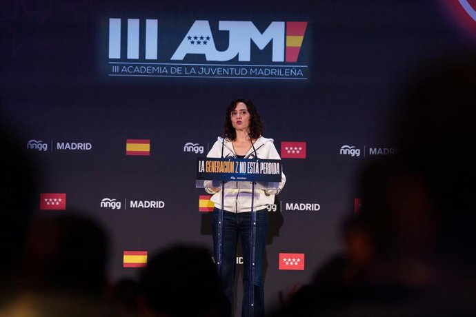 La presidenta de la Comunidad de Madrid y del PP madrileño, Isabel Díaz Ayuso, clausura la III Academia de la Juventud Madrileña, en el Real Centro Universitario María Cristina, a 8 de febrero de 2026, en San Lorenzo de El Escorial, Madrid (España). Este 