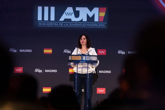 La presidenta de la Comunidad de Madrid y del PP madrileño, Isabel Díaz Ayuso, clausura la III Academia de la Juventud Madrileña, en el Real Centro Universitario María Cristina, a 8 de febrero de 2026, en San Lorenzo de El Escorial, Madrid (España). Este 