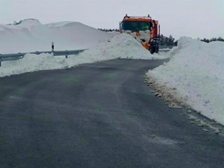 El dispositivo de vialidad invernal limpia de nieve 690 kilómetros de las carreteras provinciales de Ávila