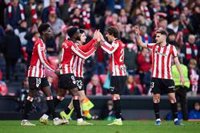El Athletic sella su primer triunfo liguero del año y Vlachodimos salva al Sevilla