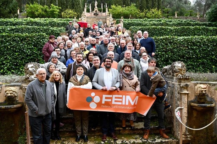 Asistentes al acto de presentación de FEIM en Raixa.