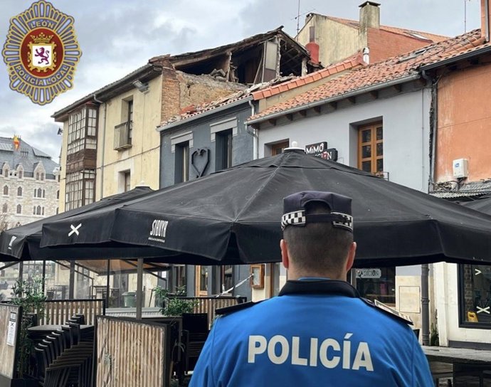 Desplome de la fachada de un edificio de la Plaza San Marcelo de León
