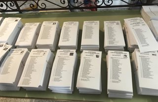 Paperetes de votació en el 8F