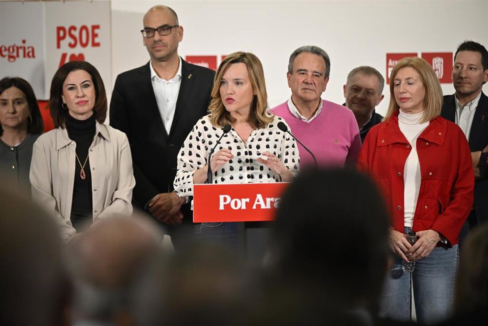 La candidata del PSOE a la Presidencia al Gobierno de Aragón, Pilar Alegría, ofrece una rueda de prensa tras el cierre de la noche electoral, en la sede autonómica del PSOE, a 8 de febrero de 2026, en Zaragoza, Aragón (España). Los aragoneses han acudid