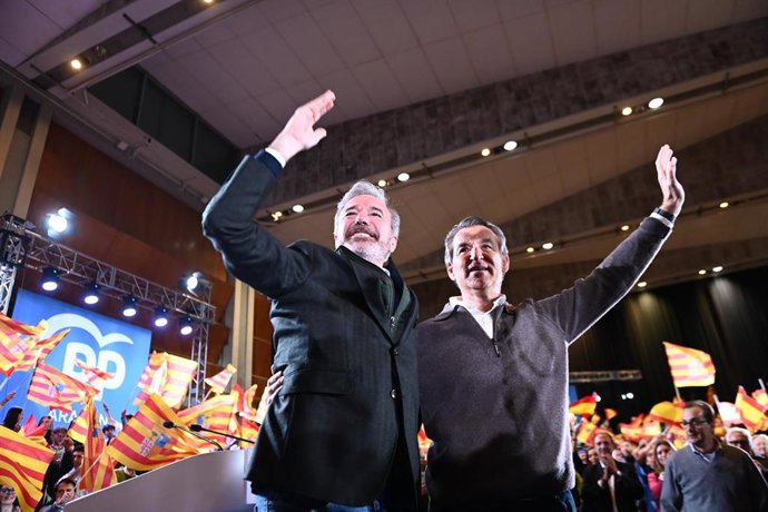 El presidente del PP, Alberto Núñez Feijóo, junto a Jorge Azcón. Archivo.