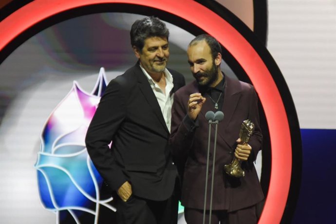 El director Cesc Gay y el guionista Eduard Sola ganan el mejor guión por 'Mi amiga Eva'