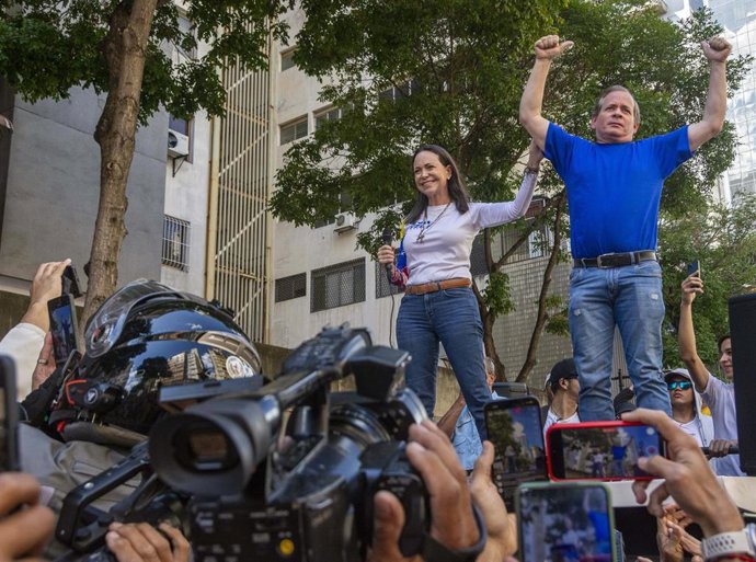 Archivo - María Corina Machado en una imagen de archivo junto a Juan Pablo Guanipa  