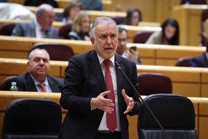 El ministro de Política Territorial y Memoria Democrática, Ángel Víctor Torres, interviene durante una sesión plenaria en el Senado, a 3 de febrero de 2026, en Madrid (España).