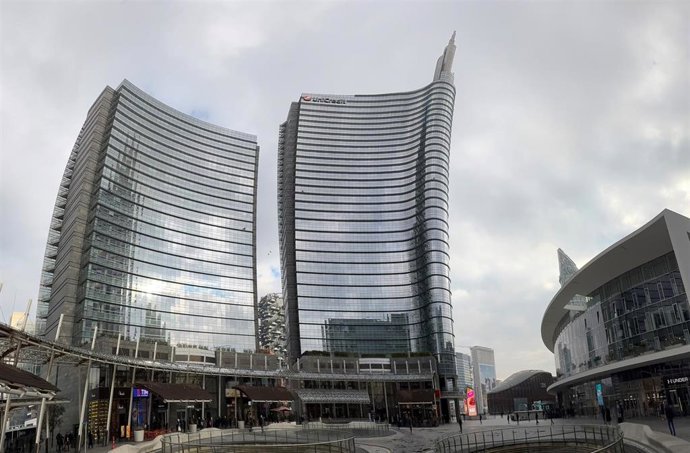 Archivo - FILED - 13 March 2025, Italy, Milan: Exterior shot of the UniCredit headquarters in Milan. Photo: Christoph Sator/dpa