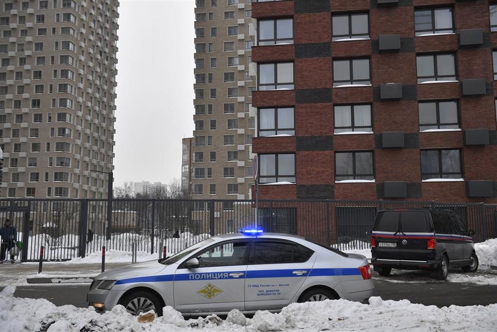 Un coche de la Policía de Rusia en Moscú tras el intento de asesinato del subdirector de los servicios de Inteligencia Militar de Rusia, Vladimir Alekseyev, en febrero de 2026 (archivo)