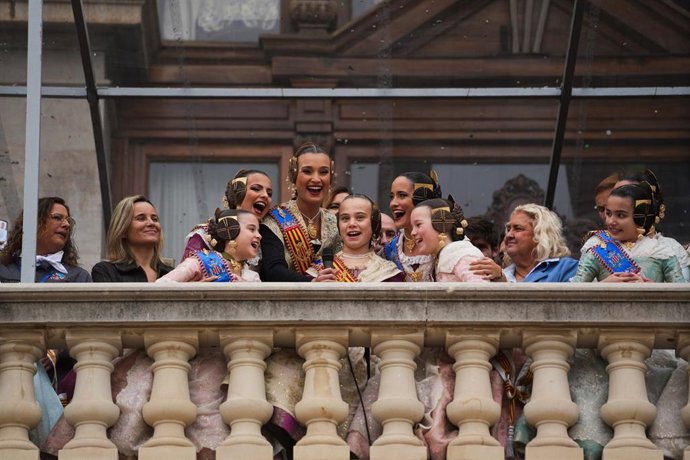 Archivo - Balcón del Ayuntamiento de Valencia durante la primera mascletà tras su suspensión por las lluvias, a 7 de marzo de 2025, en Valencia, Comunidad Valenciana (España)