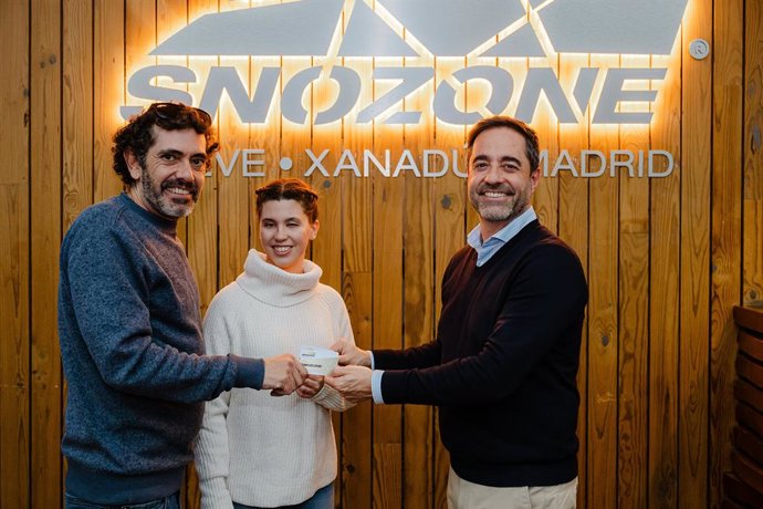Alexis Martín, Teresa Reyes y su guía Raúl Antona en Snozone
