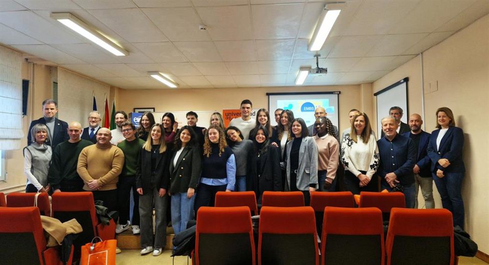 Estudiantes y responsables del Máster Universitario Europeo en Dirección de Empresas que imparte la Universidad de León.