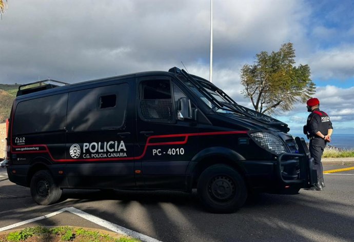 Furgón de la Policía Canaria