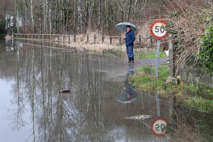 La localidad de Begonte (Lugo) anegada por el agua tras el desbordamiento del río Miño durante la borrasca que afecta a Galicia, a 27 de enero de 2026, en Begonte, Lugo, Galicia (España). 
