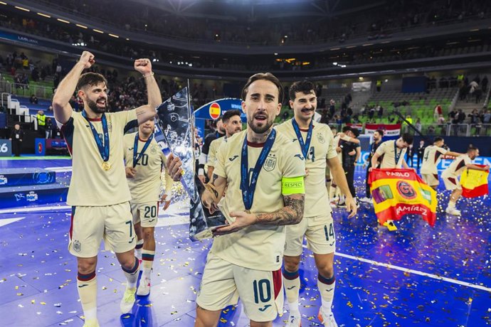 La 'piel dorada' de Joma, la inédita camiseta con la que España fue campeona de Europa por octava vez.