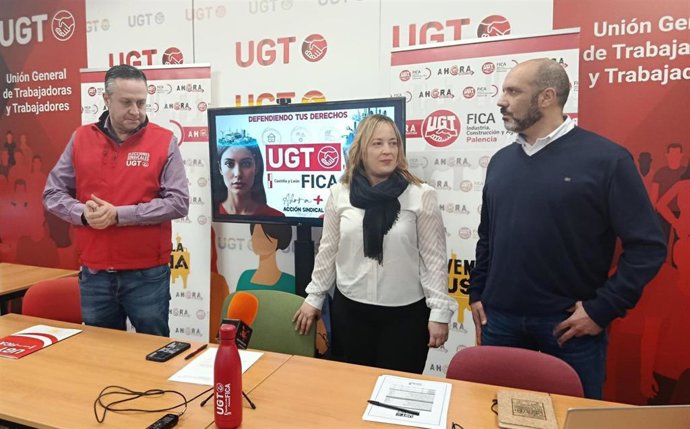 José Luis García, Laura Sáiz y Gorga López en la sede de FICA UGT Palencia.