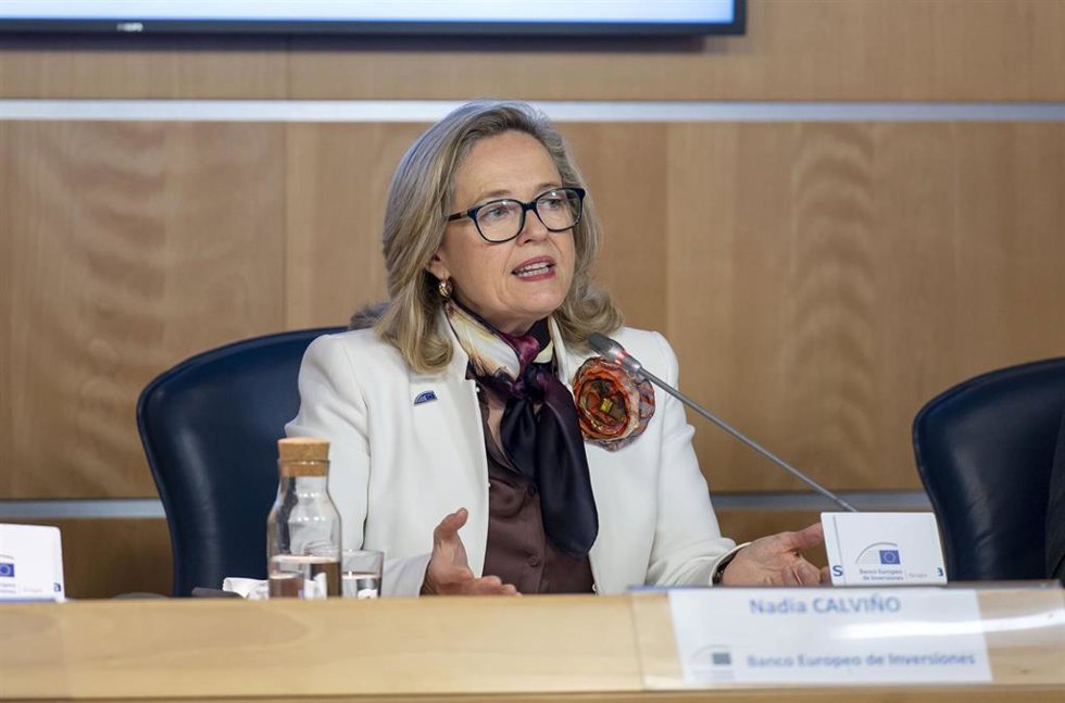 La presidenta del Grupo BEI, Nadia Calviño, durante una rueda de prensa, en la sede de la Comisión Europea en Madrid, a 9 de febrero de 2026, en Madrid (España). Calviño ha informado de las actividades y el impacto del Grupo Banco Europeo de Inversiones