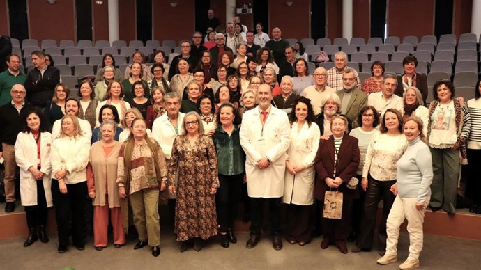 Acto de homenaje a los 90 profesionales jubilados durante el pasado año en el Hospital Juan Ramón Jiménez de Huelva.