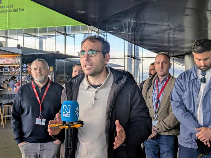 El coordinador general de IU Andalucía y diputado en el Congreso, Toni Valero, en una atención a medios en Málaga