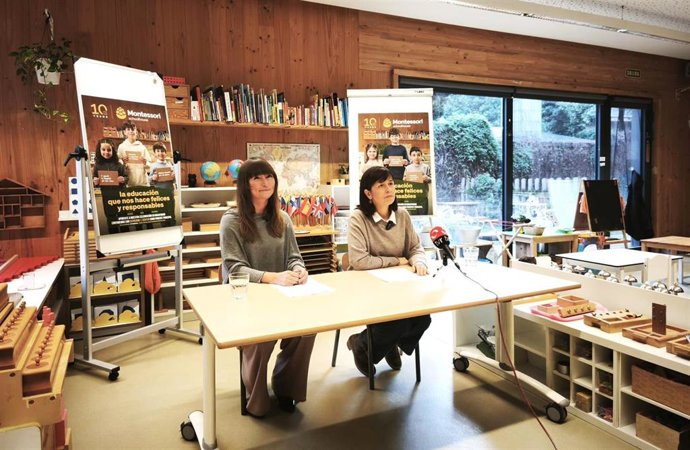 Yolanda Garrido, a la derecha, y Danielle DesLauriers, en la rueda de prensa