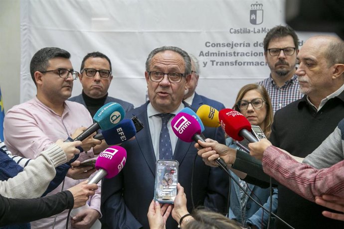 El Consejero De Hacienda, Administraciones Públicas Y Transformación Digital, Juan Alfonso Ruiz Molina, Tras Presidir La Comisión De Seguimiento Del Proyecto Para El Impulso De Las Unidades De Inclusión De Personas Con Discapacidad
