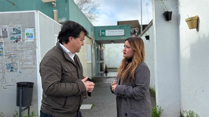 La parlamentaria socialista Verónica Pérez y el portavoz municipal socialista, David Díaz