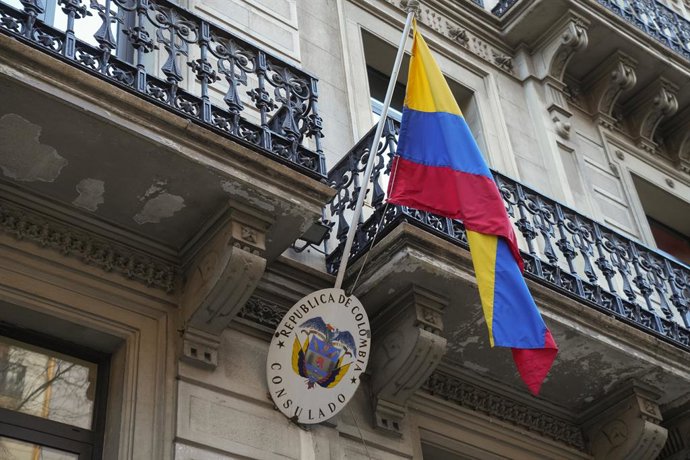 Bandera de Colombia, en el Consulado de Colombia en Barcelona, a 30 de enero de 2026, en Barcelona, Catalunya (España). 