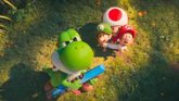 Foto: Yoshi y Toad salvan a unos Mini Mario y Mini Luigi de un T-Rex en el nuevo tráiler de Super Mario Galaxy: La película