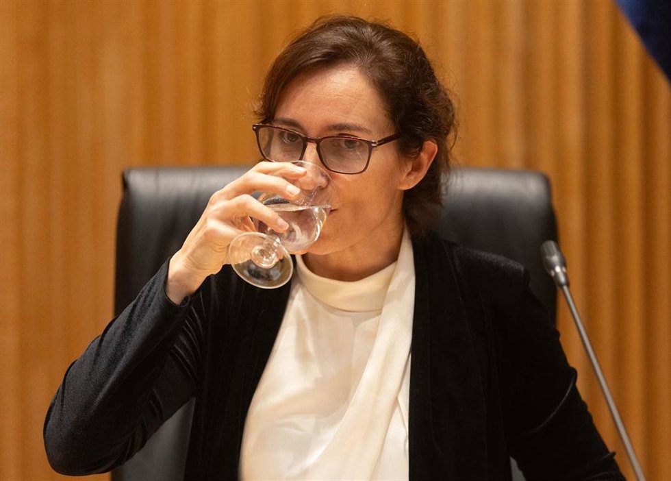 La ministra de Sanidad, Mónica García, durante la jornada 'Tax The Robots: Fiscalidad y Empleo en la Era de la Inteligencia Artificial', en el Congreso 