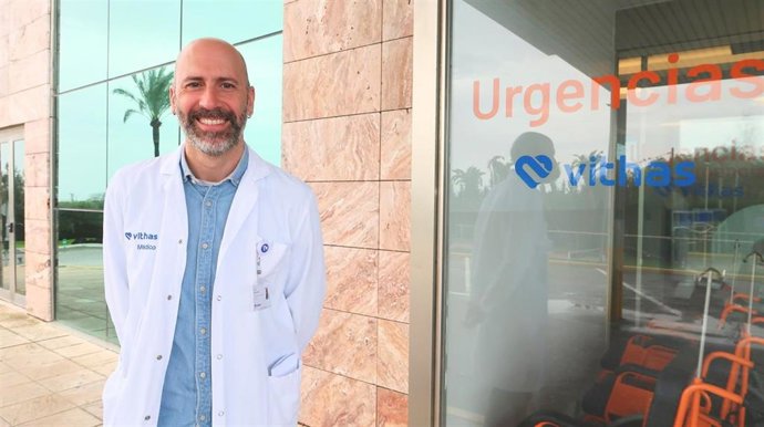 El nuevo coordinador del área de Urgencias del Hospital Vithas Sevilla, el doctor Raúl Pliego.
