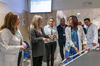 Visita para comprobar las nuevas camillas