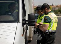 La DGT realiza esta semana una campaña para vigilar a camiones y autobuses