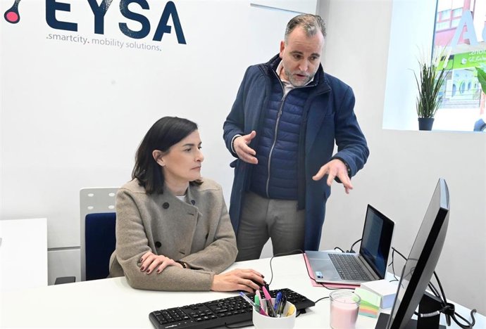 Gema Igual, en la oficina de atención ciudadana por la Zona de Bajas Emisiones de la ciudad